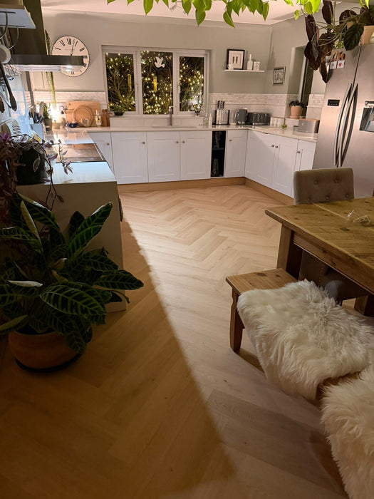 Quickstep | Impressive Design 8mm Laminate Herringbone Cardamom Oak