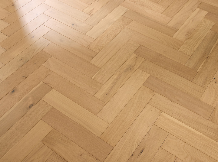12mm Invisible Smooth Lacquered Engineered Wood Herringbone Flooring