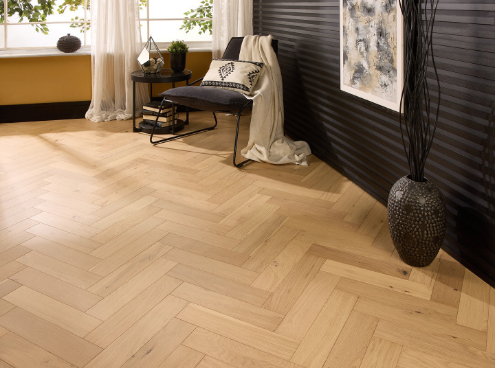 12mm Invisible Smooth Lacquered Engineered Wood Herringbone Flooring