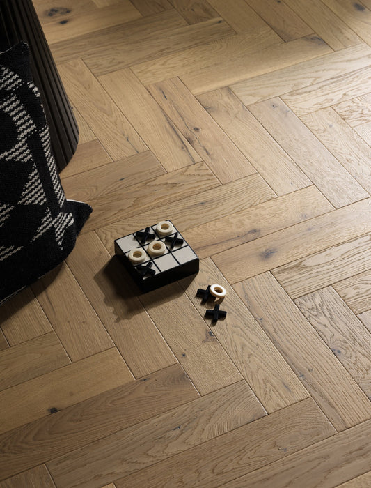 Woodpecker | Dartmouth Beaten Oak Herringbone 90mm