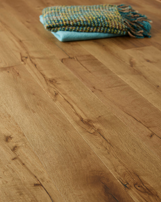 Brooks Floor | Variante Hayward Wide Plank Rustic Oak