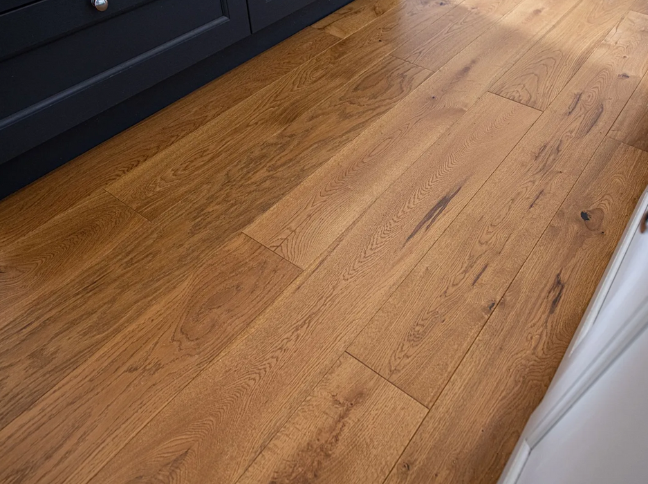15x190mm Golden Hand scraped Engineered Oak Flooring