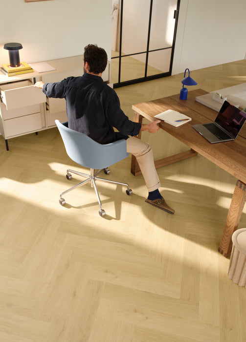 Quickstep | Impressive Design 8mm Laminate Herringbone Nutmeg Oak