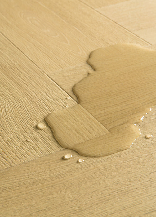 Quickstep | Impressive Design 8mm Laminate Herringbone Nutmeg Oak
