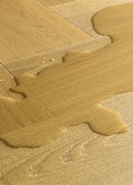 Quickstep | Impressive Design 8mm Laminate Herringbone Cumin Oak