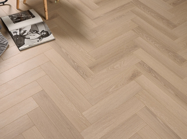 Feather Oak Esbjerg 12mm Herringbone Laminate