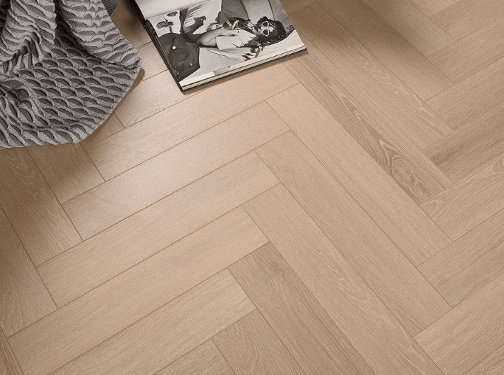 Feather Oak Esbjerg 12mm Herringbone Laminate