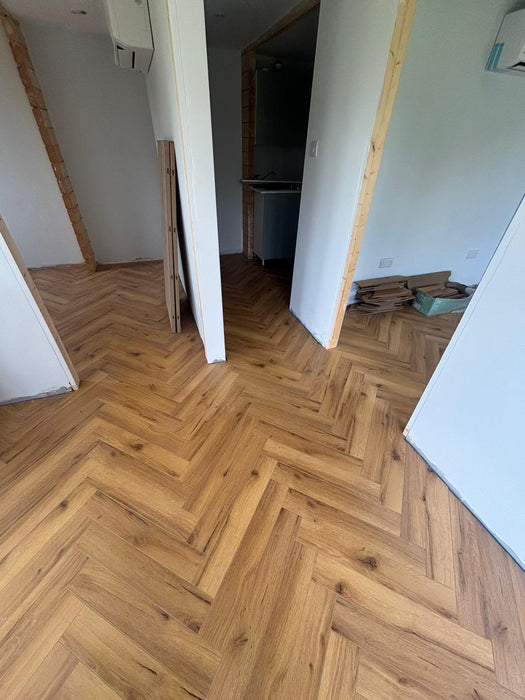 Premium 12mm Laminate Herringbone Oak Robust Natural