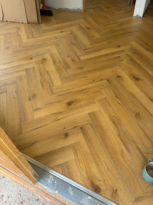 Premium 12mm Laminate Herringbone Oak Robust Natural